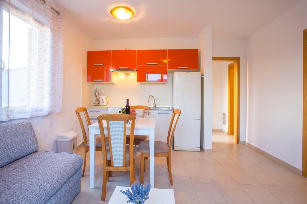 Apartman Irena พูลา ภายนอก รูปภาพ
